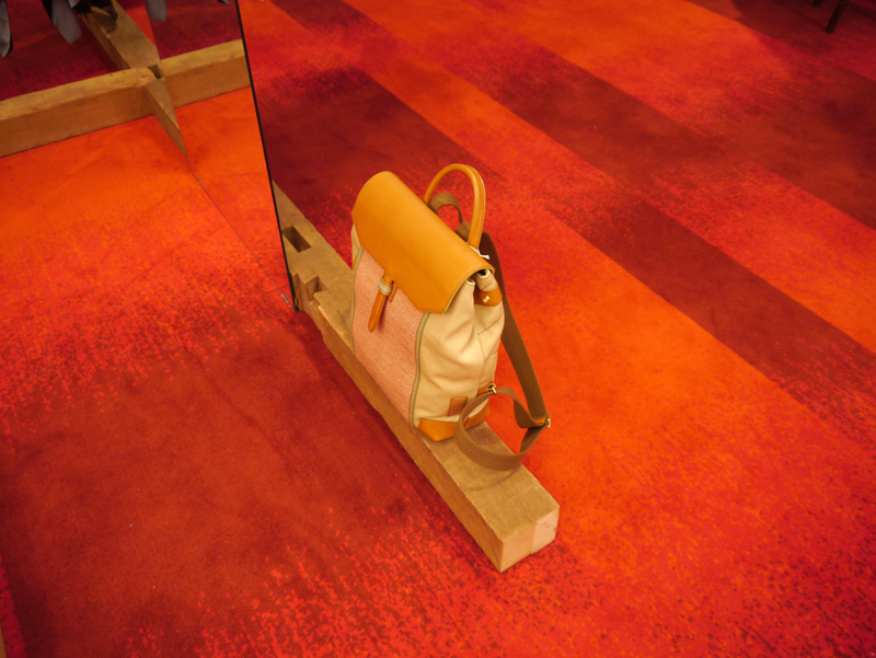 �����z�e���@�Íނ��g�����ؑg�݂̃f�B�X�v���C