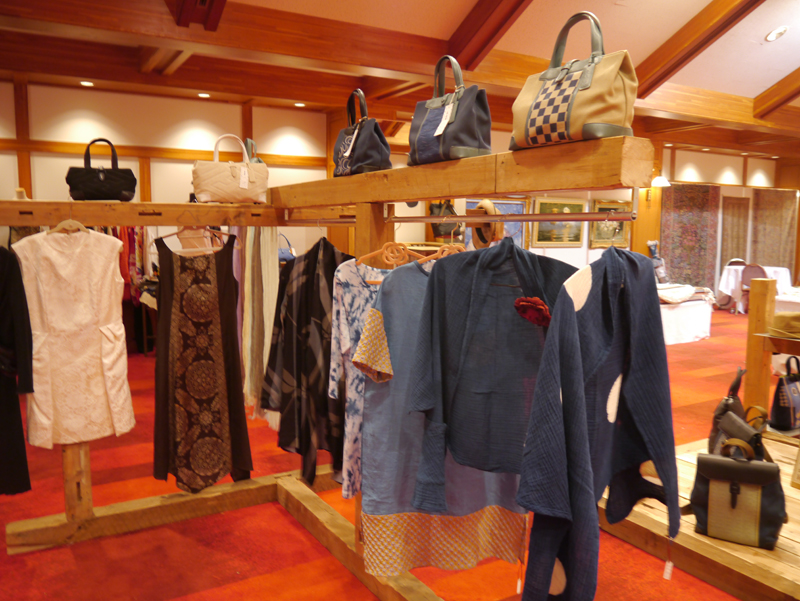 �����z�e���@�Íނ��g�����ؑg�݂̃f�B�X�v���C