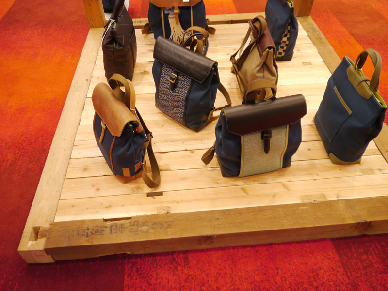 �����z�e���@�Íނ��g�����ؑg�݂̃f�B�X�v���C