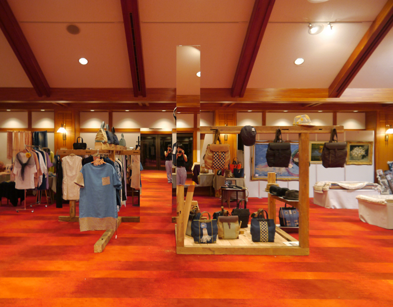 �����z�e���@�Íނ��g�����ؑg�݂̃f�B�X�v���C