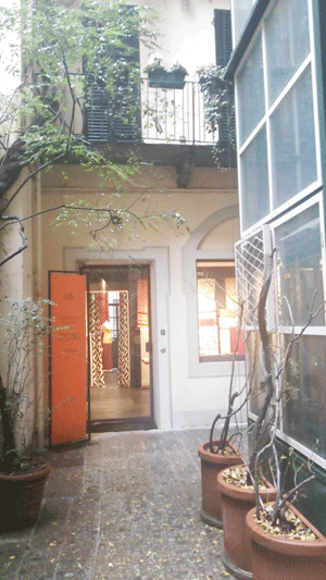 �G�����X�̐��n�𔄂�X